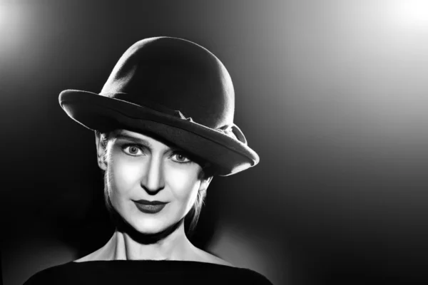 Donna in elegante cappello Ritratto in bianco e nero — Foto Stock