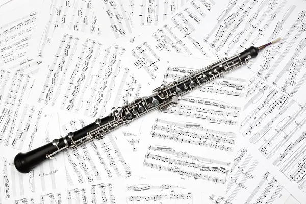 Hoja de música de instrumentos musicales oboe — Foto de Stock