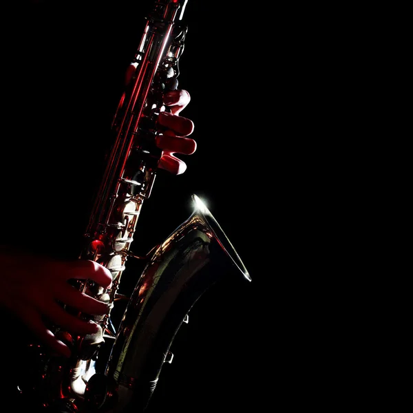 Saxofone isolado em closeup preto — Fotografia de Stock