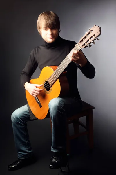 Guitarrista guitarrista acústico — Fotografia de Stock