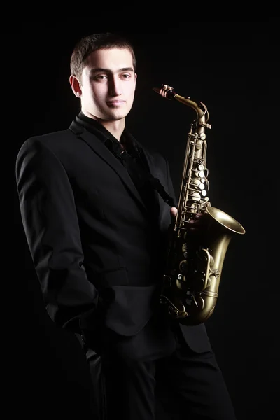 Lecteur saxophone Saxophoniste avec saxophone alto — Photo