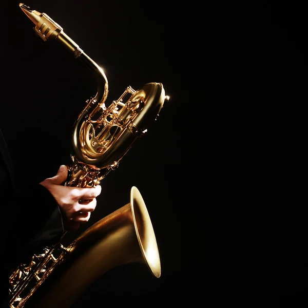 Sassofono baritono Sassofonista con sax — Foto Stock