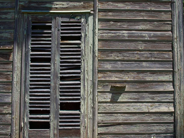 Ancienne maison en bois abandonnée altérée — Photo