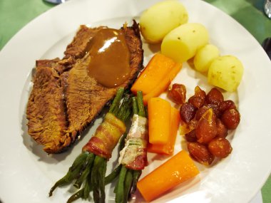 Bir tabakta sığır eti