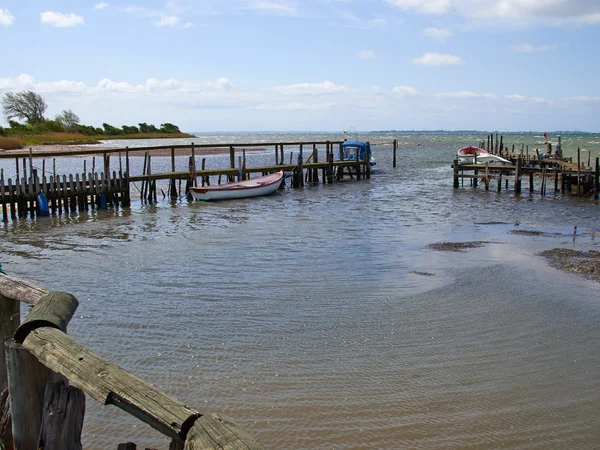 Pequeño muelle de madera rural — Foto de Stock