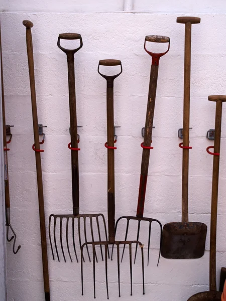 Gardening tools on the wall — Stock Photo, Image