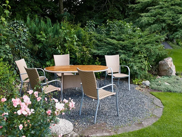 Landscaped backyard with beautiful garden furniture — Stock Photo, Image