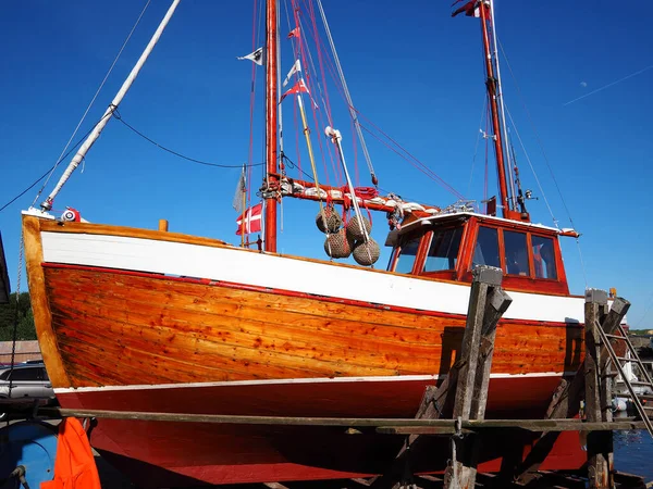 Detalles Clásico Barco Madera Diseño Atemporal Amarrado Puerto Deportivo —  Fotos de Stock