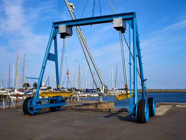Boot Lifter Kraan Een Jachthaven Klaar Voor Werk — Stockfoto