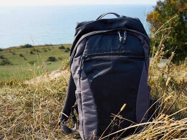 Wanderrucksack Mit Naturlandschaft Hintergrund Tolles Outdoor Aktivitäts Image — Stockfoto