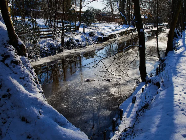 Stadspark Wandelpad Bedekt Met Sneeuw Geweldig Voor Winter Buitenactiviteiten — Stockfoto