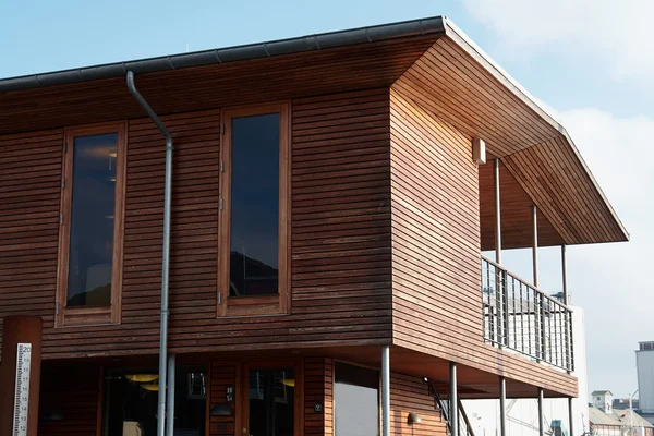 Design moderne maison en bois — Photo