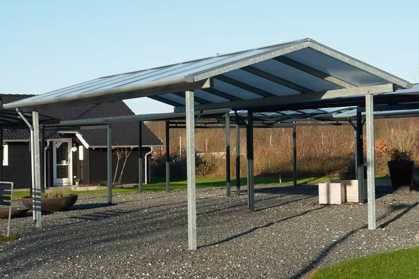 Modernes Carport-Parkhaus — Stockfoto