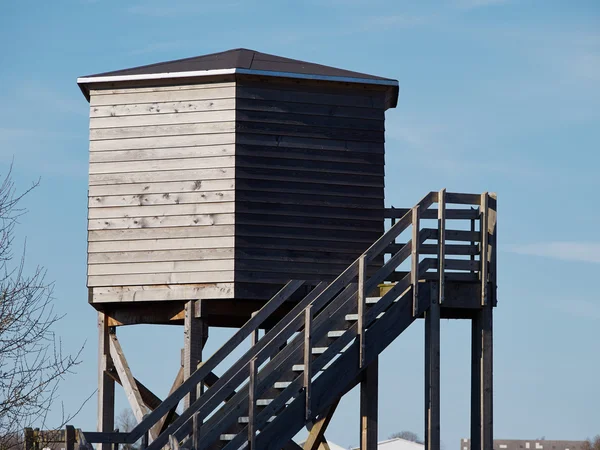 Башня наблюдения за птицами — стоковое фото