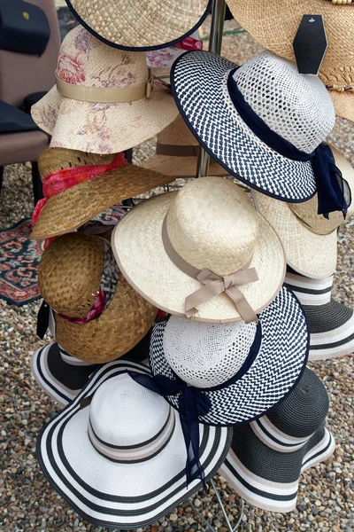 Chapéus femininos moda retro — Fotografia de Stock