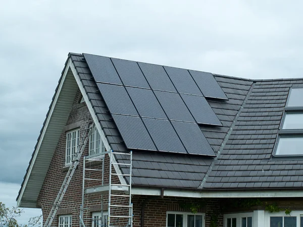 Сонячна панель для зеленої, екологічно чистої енергії — стокове фото