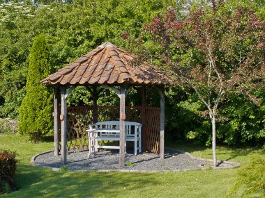 güzel ev bahçe çardak köşk