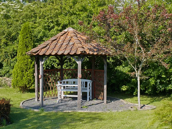 güzel ev bahçe çardak köşk