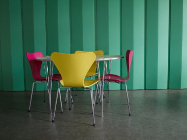 Modern iç mekan tasarımları sandalye ve masa