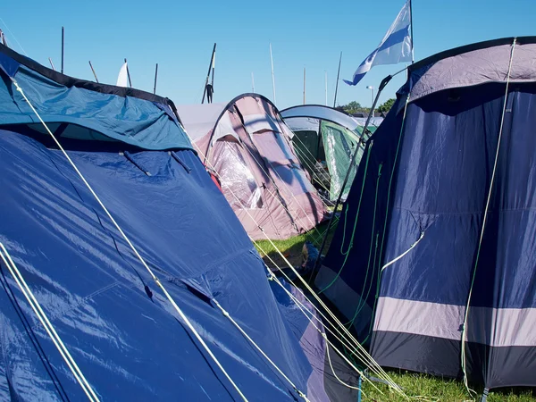 Staden av färgglada tält på stranden — Stockfoto