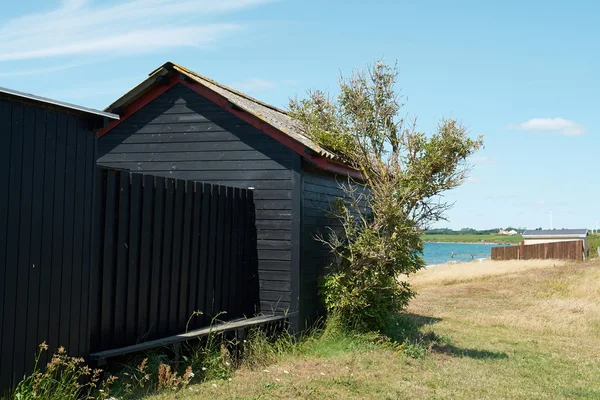 Mały drewniany dom lato — Zdjęcie stockowe