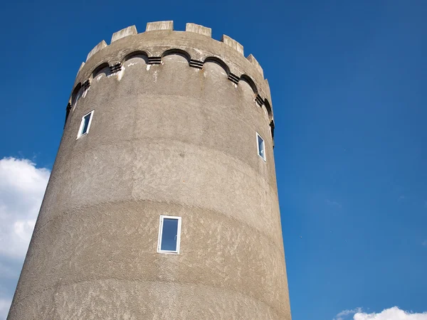 Torre de água velha com céu azul — Fotografia de Stock