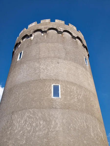Stara wieża ciśnień z błękitnego nieba — Zdjęcie stockowe