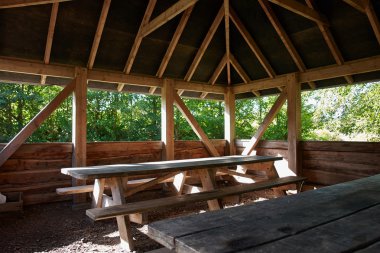 Ahşap piknik masası