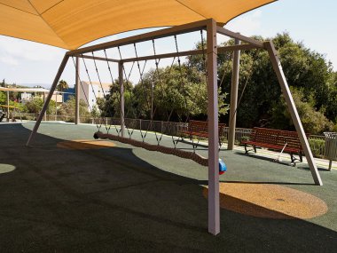 bir parkta salıncak Bahçesi