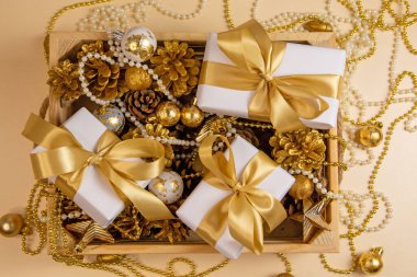 Samimi tasarım, markalaşma ya da tebrik kartları için zarif bir hayat. Doğal dokular lüks altın dekoru karşılıyor..