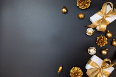 Mutlu Noeller ve mutlu yıllar tebrik kartı, çerçeve ve afişler. Tatil tasarımı. Noel ve Feliz Navidad. Noel hediyeleri ve dekorasyonlar, üst manzara. Düz yatıyordu.