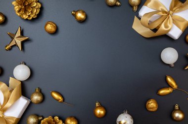 Mutlu Noeller ve mutlu yıllar tebrik kartı, çerçeve ve afişler. Tatil tasarımı. Noel ve Feliz Navidad. Noel hediyeleri ve dekorasyonlar, üst manzara. Düz yatıyordu.