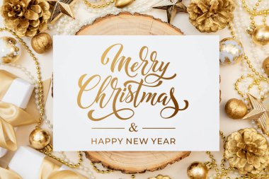 Mutlu Noeller ve mutlu yıllar tebrik kartı, çerçeve ve afişler. Tatil tasarımı. Noel ve Feliz Navidad. Noel hediyeleri ve dekorasyonlar, üst manzara..