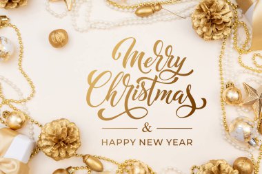 Mutlu Noeller ve mutlu yıllar tebrik kartı, çerçeve ve afişler. Tatil tasarımı. Noel ve Feliz Navidad. Noel hediyeleri ve dekorasyonlar, üst manzara..