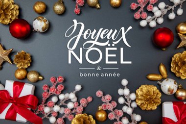 Joyeux Noel ve Bonee Anne. Fransız Mutlu Noeller Modern kaligrafi, sezon selamları için çıkartma üzerine yazılmış. Tebrik kartı, çerçeve ve afiş.