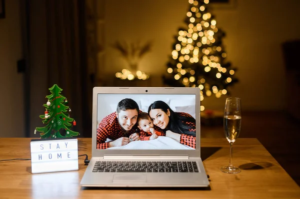 Videocall sur l'ordinateur portable le jour de Noël — Photo