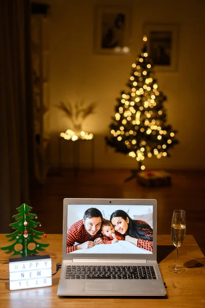 Videocall sur l'ordinateur portable le jour de Noël — Photo