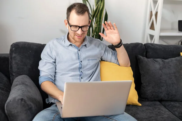 A businessman is using laptop for video call — Stock Photo, Image