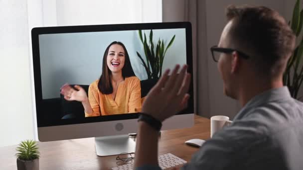 Uma reunião vídeo de colegas de trabalho, funcionários — Vídeo de Stock