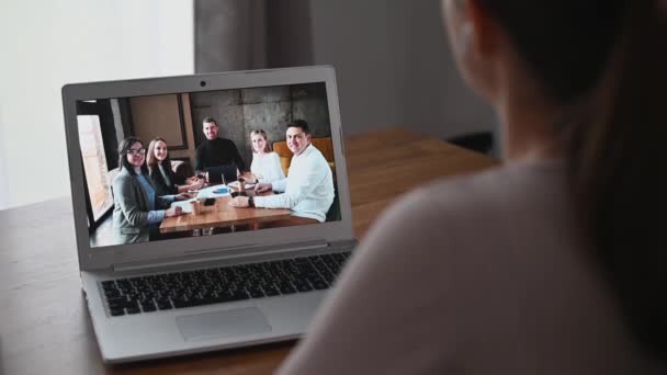 Virtuele videoconferentie op de laptop — Stockvideo