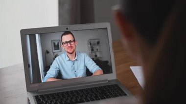 Dizüstü bilgisayardaki sanal video konferansı