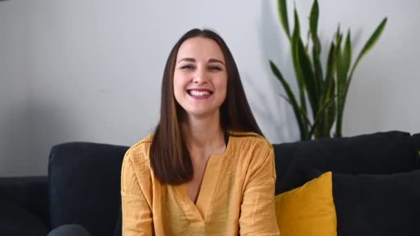 An young woman in casual shirt indoor — Stock Video