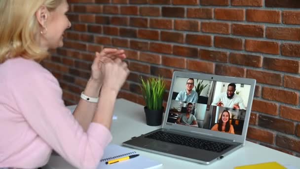 Encantadora mulher de negócios indoor — Vídeo de Stock