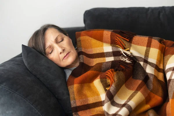 A senior woman feels sick — Stock Photo, Image