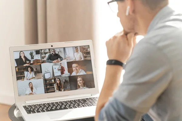 Online wideokonferencji na ekranie — Zdjęcie stockowe