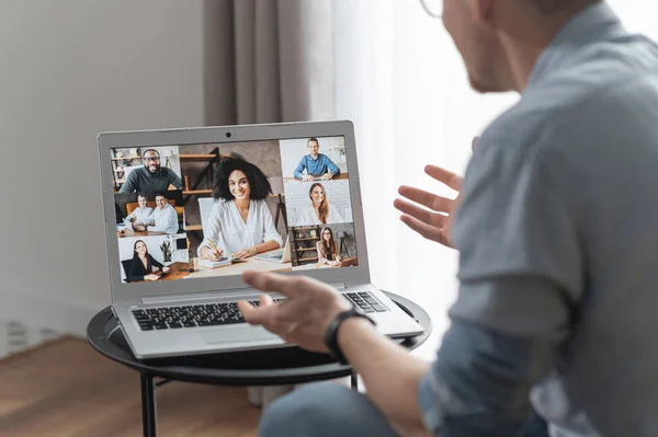 Videoconferencia en línea en la pantalla — Foto de Stock