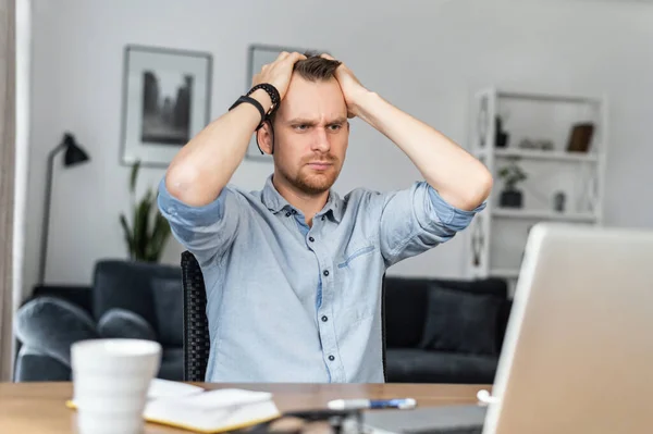 A man made a mistake in a work — Stock Photo, Image