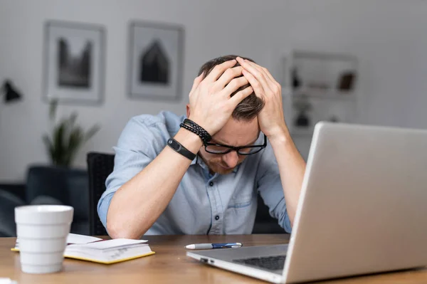 A man made a mistake in a work — Stock Photo, Image