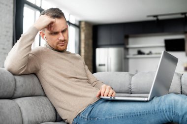 Düşünceli serbest çalışan yeni bir iş arıyor.