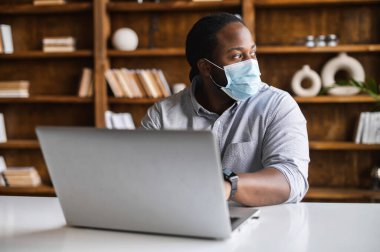 Kişisel izolasyon kavramı, salgın sırasında çevrimiçi çalışmak.